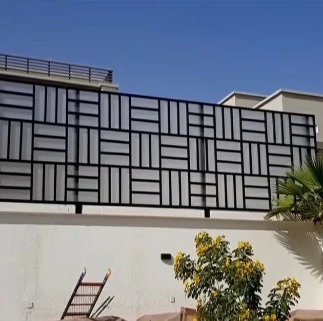 ساتر حديد أم خشبي: أيهما يناسب حوشك؟